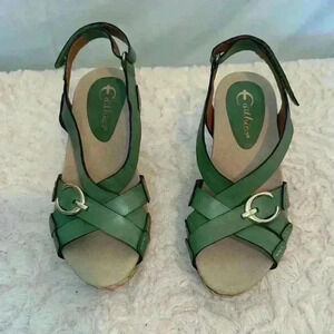 EARTHICS STRAPPY CORK WEDGE SANDALS SIZE 7